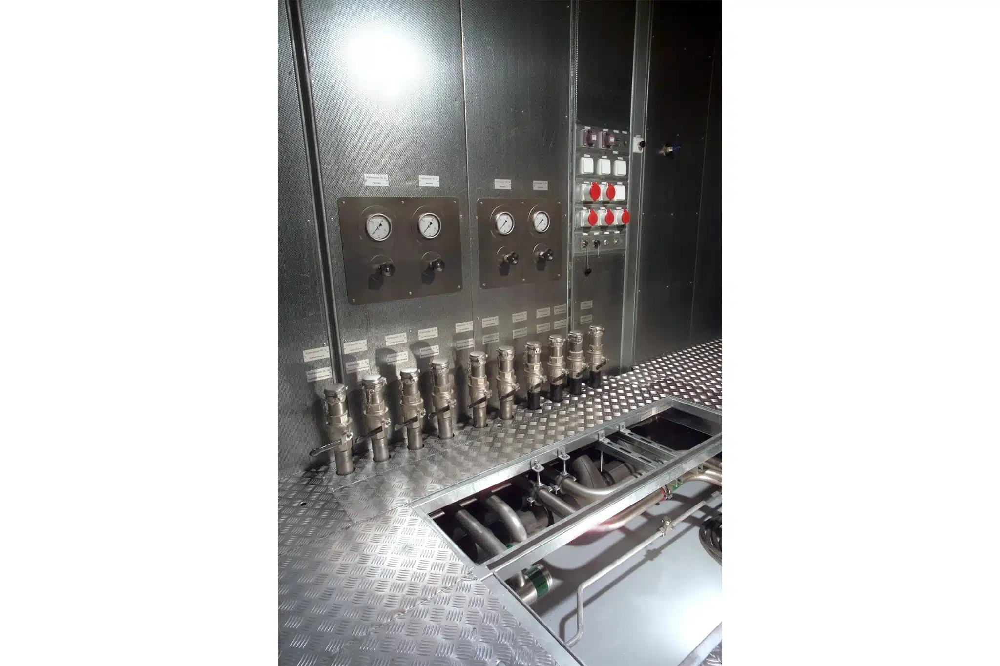 stugeba-mobile-raumsysteme-referenzen-motorenpruefstandsmodule-web-03
