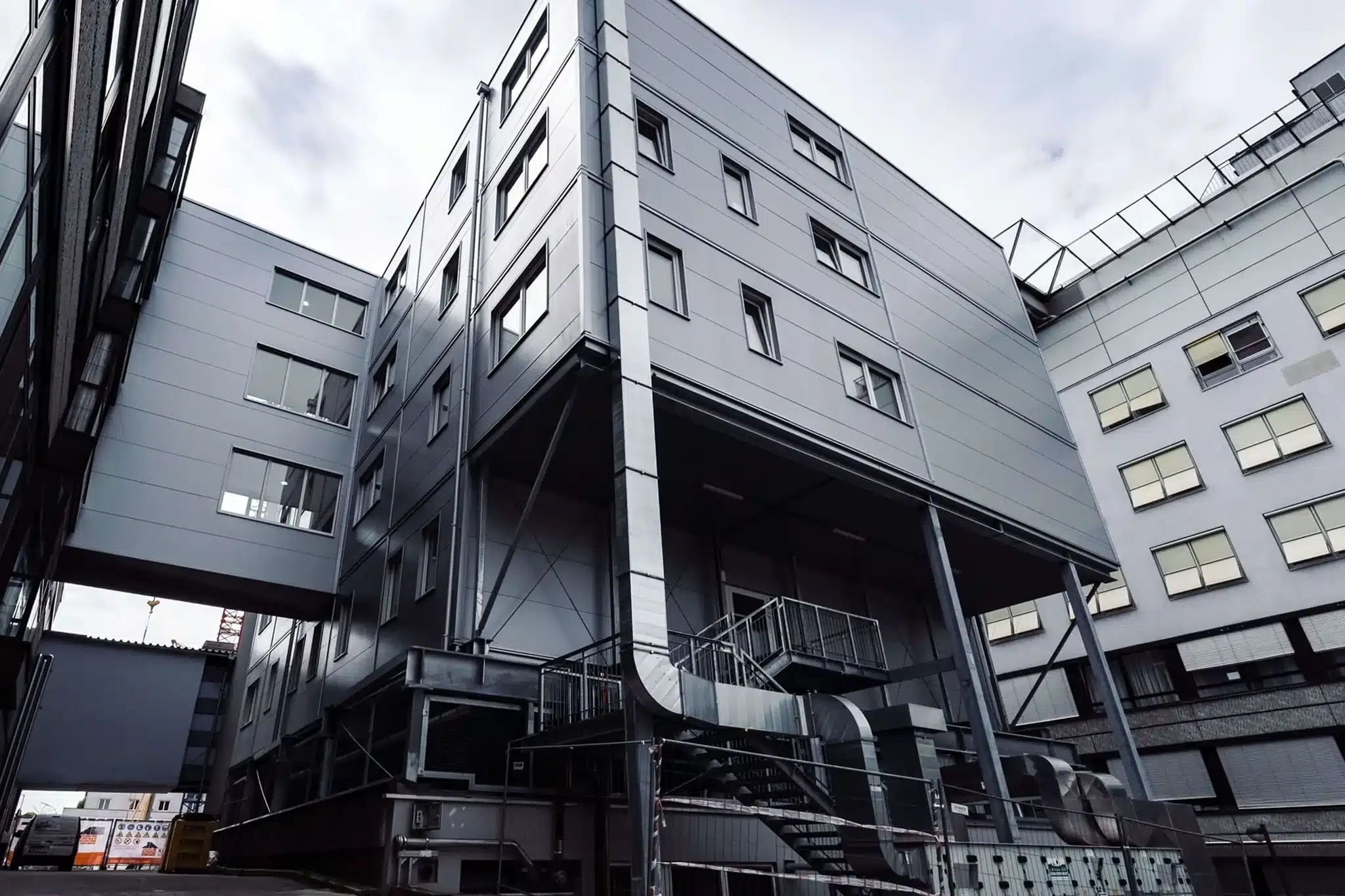 stugeba-mobile-raumsysteme-referenzen-bettenstation-krankenhaus-web-01