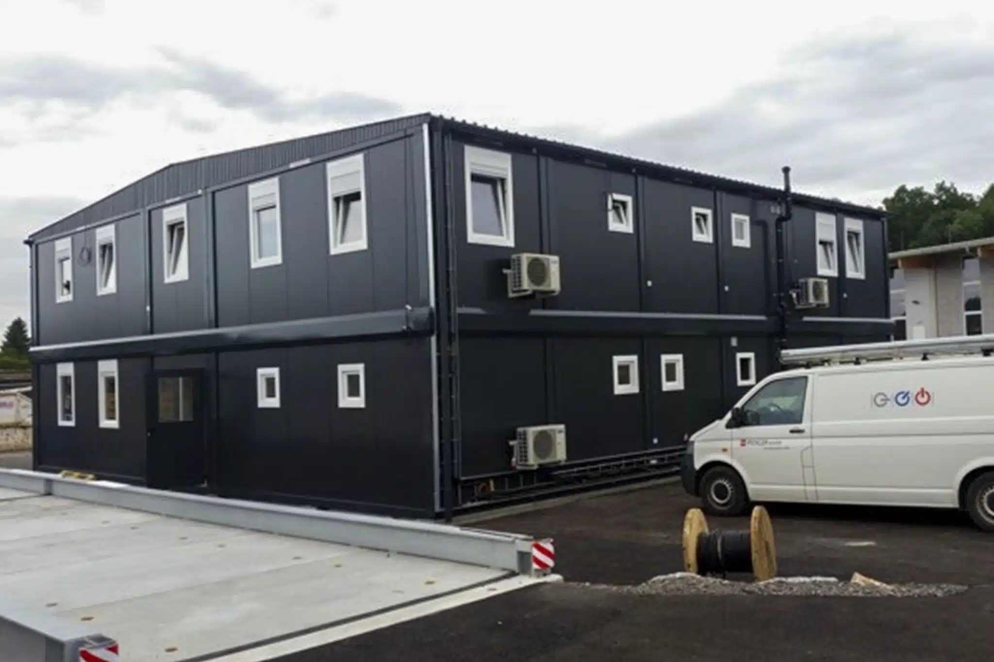 stugeba-mobile-raumsysteme-referenzen-buerocontaineranlage-energie-ag-ooe-web-02