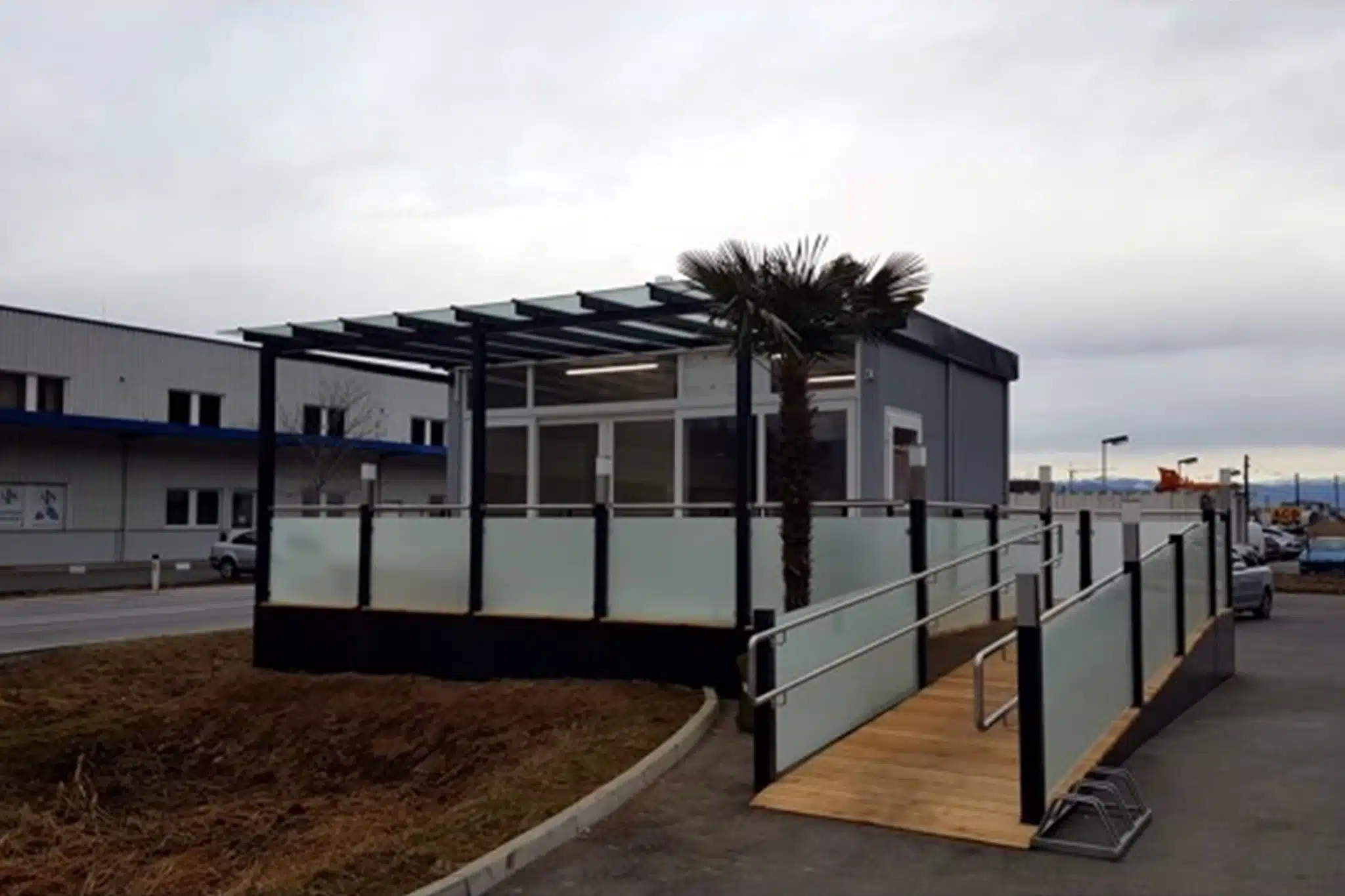 stugeba-mobile-raumsysteme-referenzen-cafe-und-imbisscontainer-franco-maier-web-02