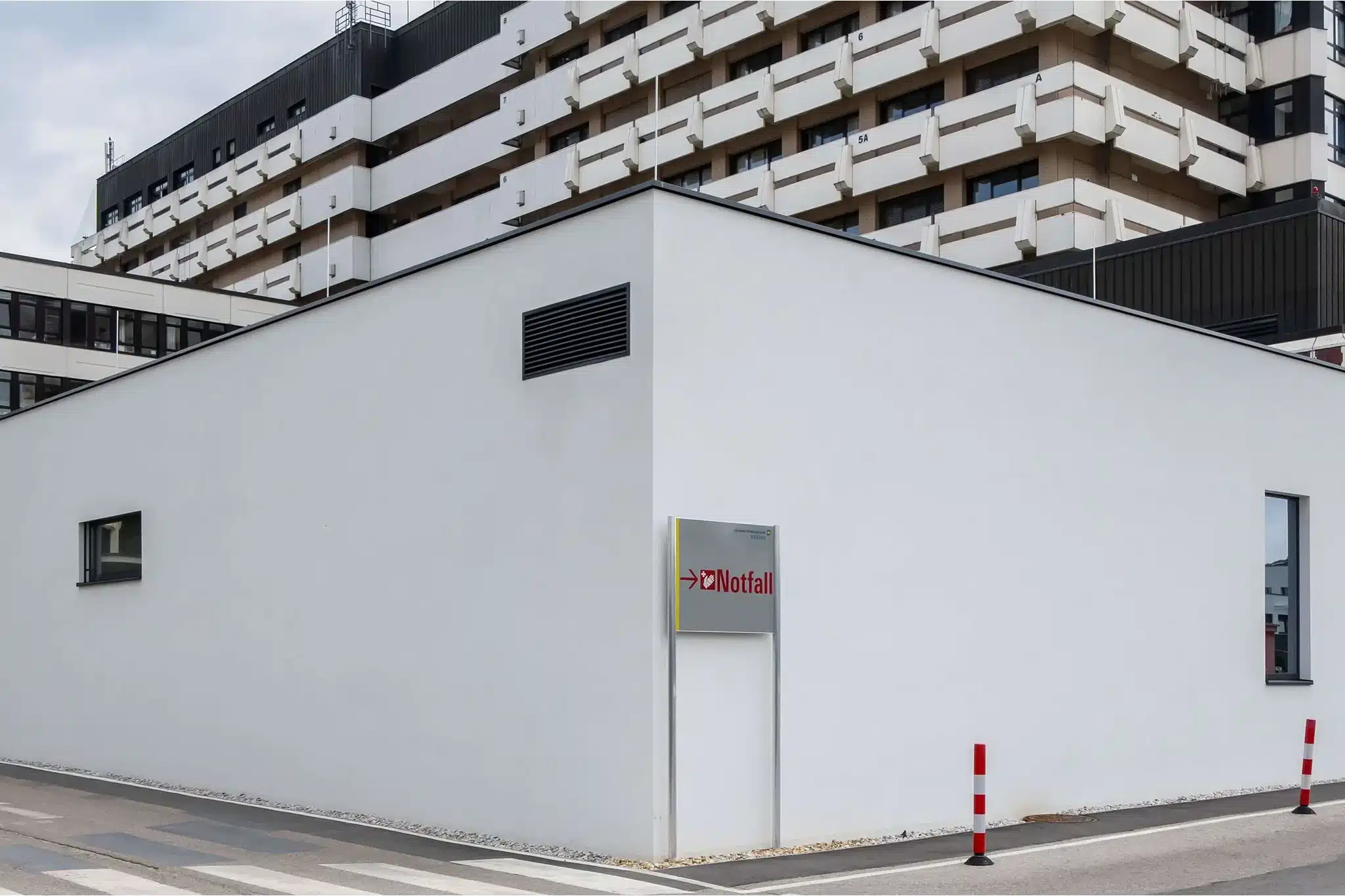 stugeba-mobile-raumsysteme-referenzen-zubau-ukh-krems-web-01